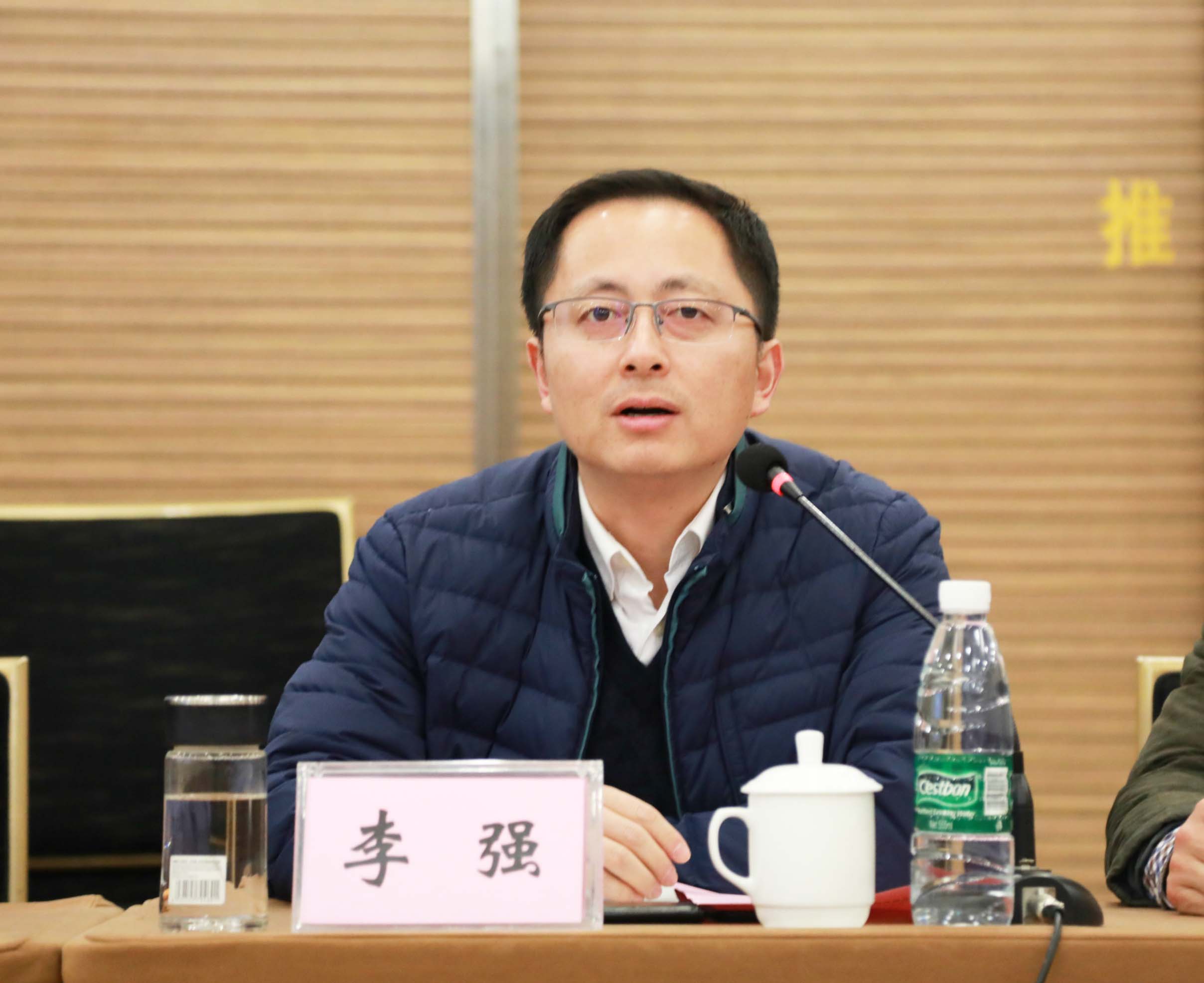 仪征市人民政府副市长李强率科技局局长严峻,商务局局长朱晓岚,政府办